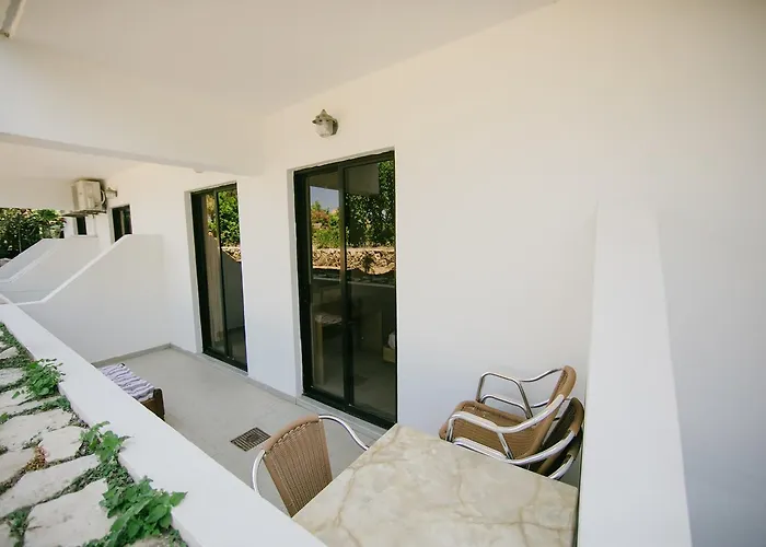 戈尔戈纳一室公寓 * 法里拉基